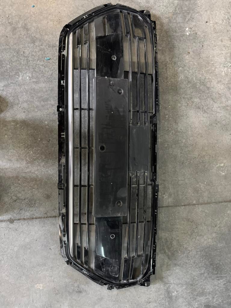 Kia Niro 2024 grill voorbumper met lichte beschadiging, Voor, Ophalen of Verzenden, Bumper, Gebruikt