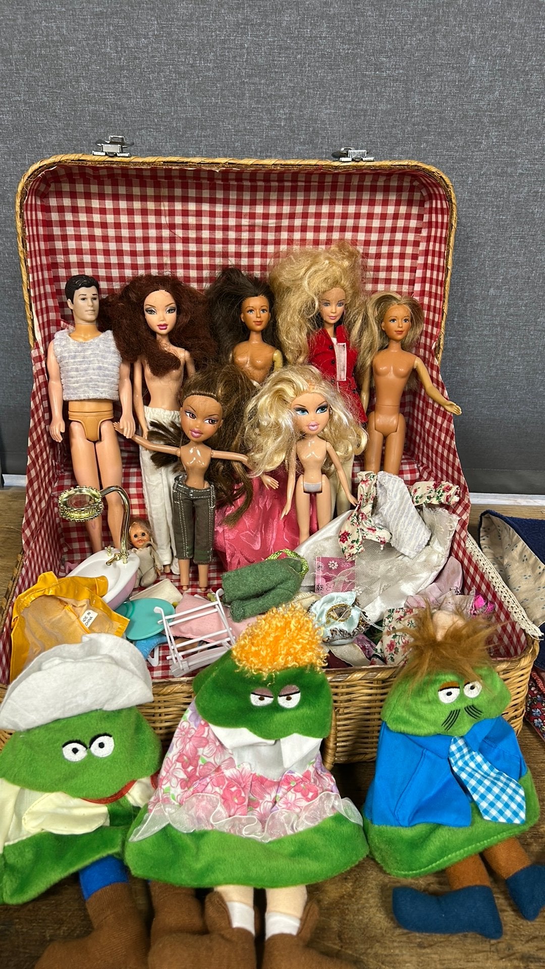 Diverse Barbie poppen. 7 stuks. 2 Bratz MGA poppen., Verzamelen, Ophalen of Verzenden, Zo goed als nieuw, Pop