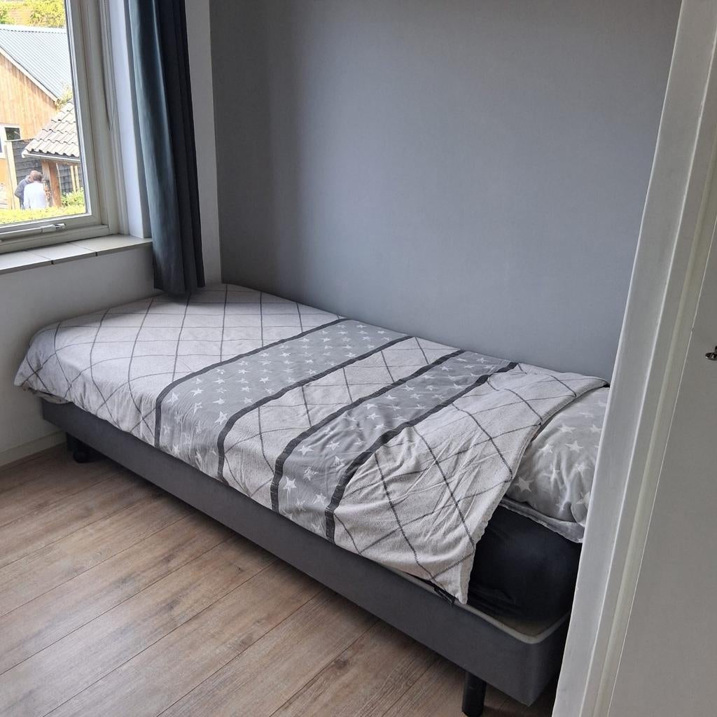 Eenpersoonsbed met matras - Ubica, 90 cm, Eenpersoons, Ophalen of Verzenden, Zo goed als nieuw