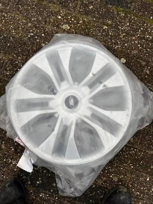 Ford Kuga wieldoppen 17” 074, Auto diversen, Wieldoppen, Ophalen of Verzenden, Nieuw