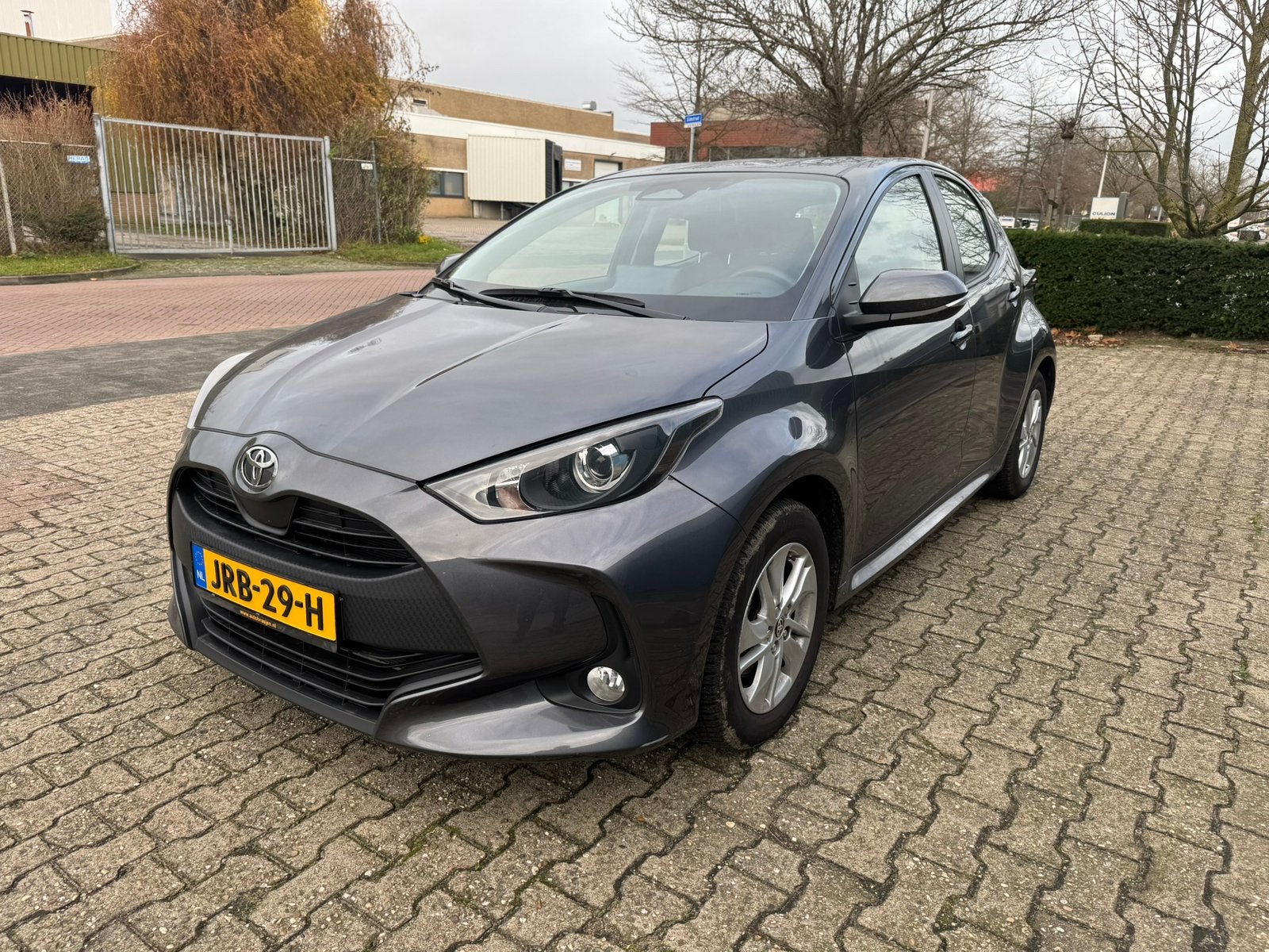 Toyota Yaris 1.5 Hybrid 116pk AUTOMAAT BJ.2025, Auto's, Dealer onderhouden, 450 kg, 1490 cc, Bedrijf