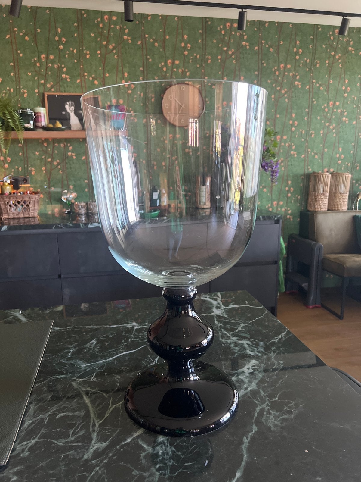 Grote glazen vaas met zwarte voet - 54 cm hoog, Ophalen, Gebruikt, Op voet, 54 cm