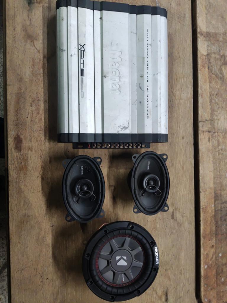 Versterker met sub en speakertjes, Auto diversen, Autospeakers, Ophalen of Verzenden