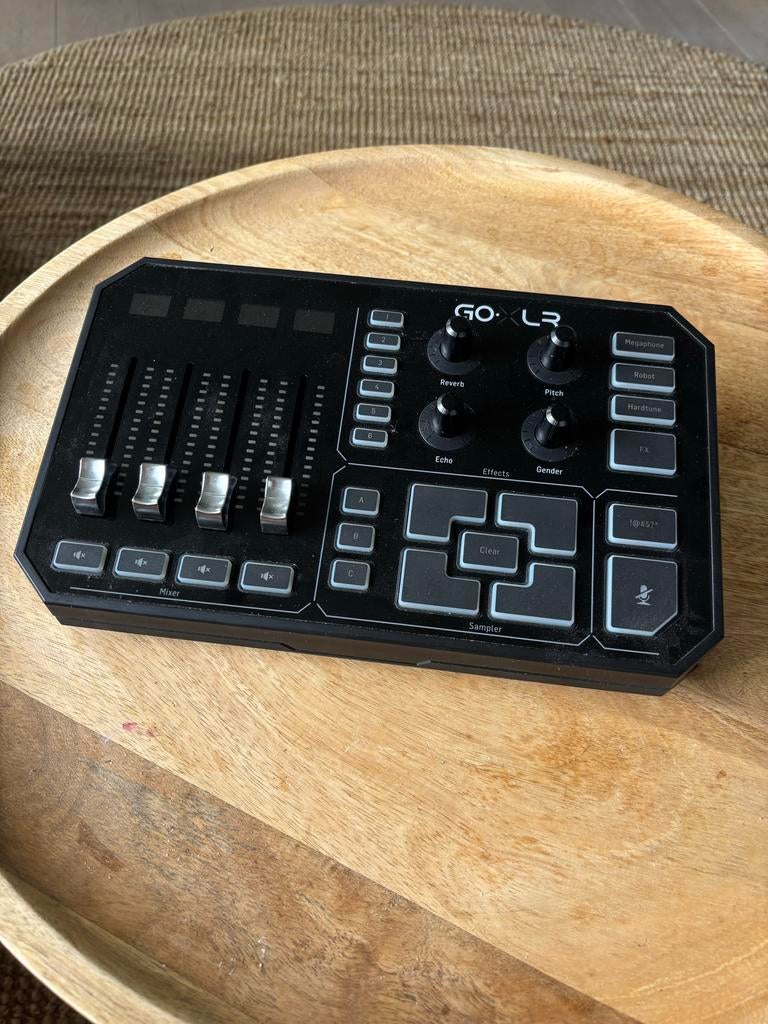 GoXLR audio interface - Perfect voor streaming en gaming, Ophalen, Zo goed als nieuw, Minder dan 5 kanalen, Microfooningang