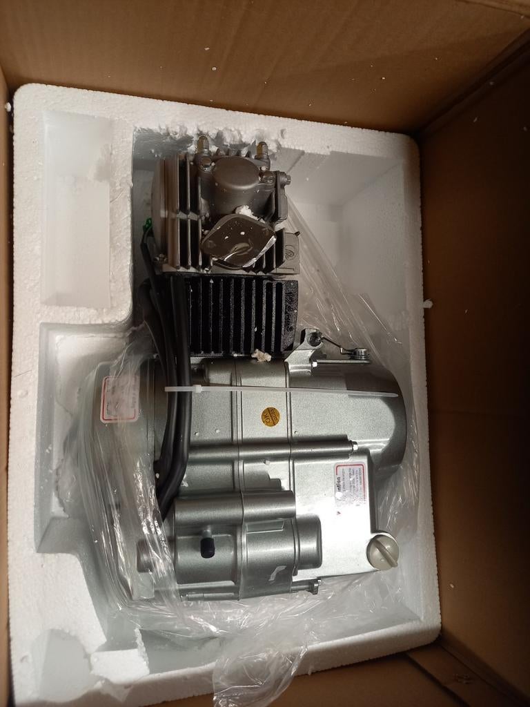 Nieuwe 125 CC 4-takt motor met 4 versnellingen, Ophalen of Verzenden