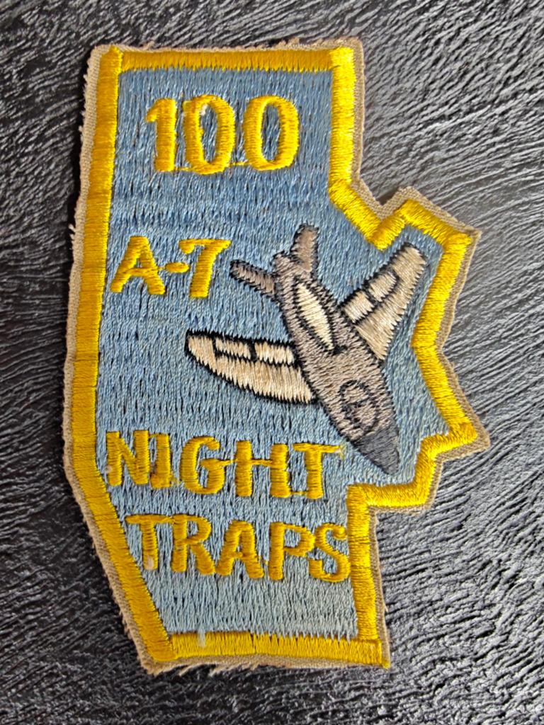 Patch , US Navy Vietnam Aircraft A7 Night Traps 100 , USN PA, Ophalen of Verzenden, Marine, Amerika, Embleem of Badge