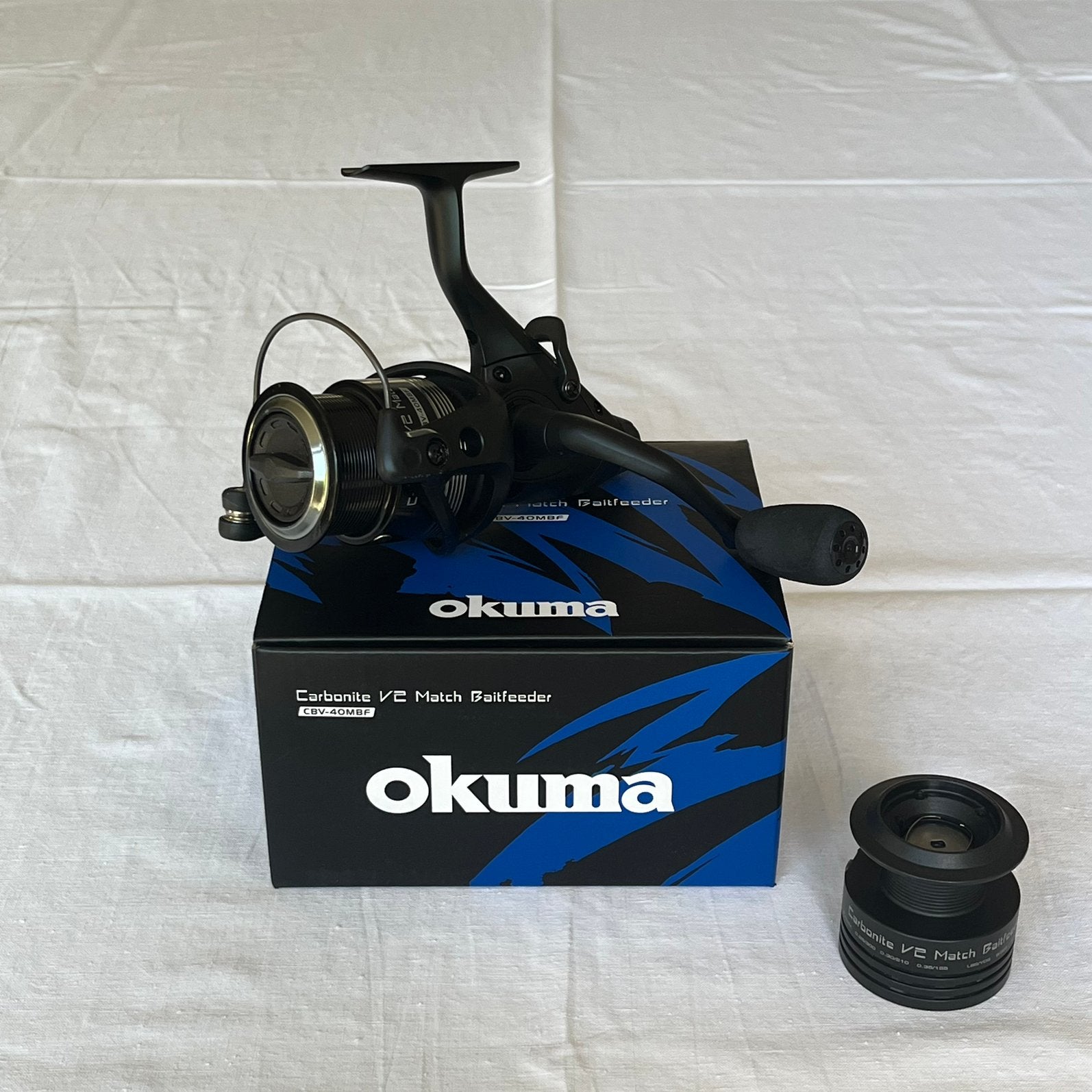 Okuma Carbonite V2 CBV-40MBF, Ophalen of Verzenden, Zo goed als nieuw, Molen