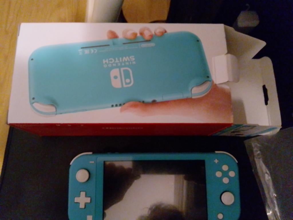 New Nintendo Switch Lite Turquoise + FFVII & FFVIII, Ophalen, Turquoise, Nieuw