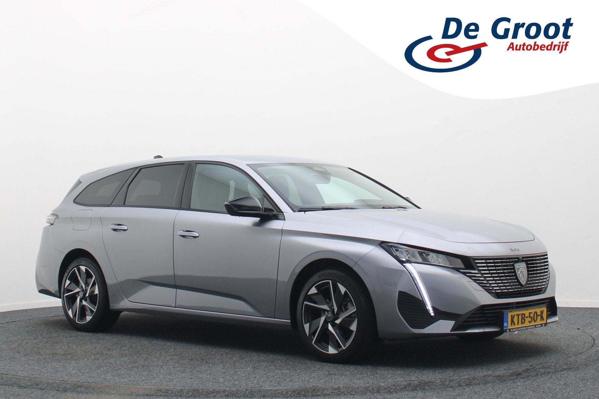 Peugeot 308 1.2 Hybrid 145 e-DCS6 Allure 360° Camera, Apple, Auto's, Peugeot, 145 pk, Zwart, 1199 cc, Leder en Stof