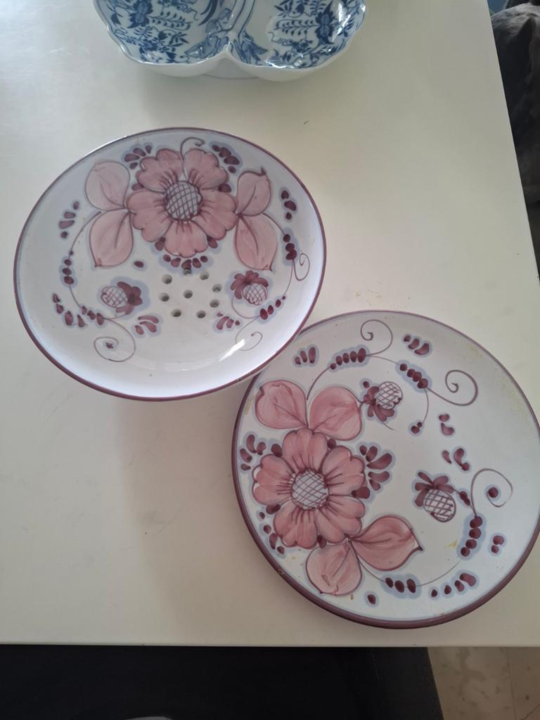 Schaal en bord met bloemmotief, Ophalen
