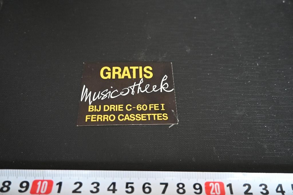 sticker Gratis Musicotheek bij drie c-60 FE I ferro cassette, Ophalen, Zo goed als nieuw