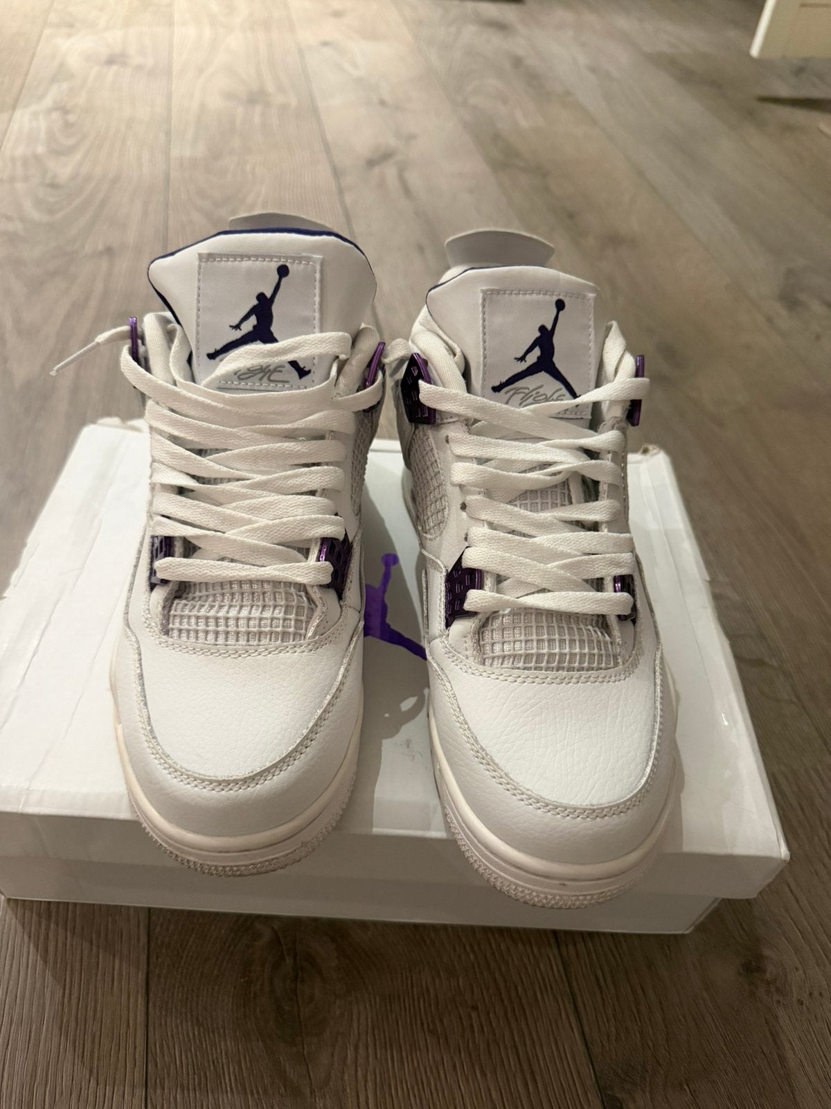Jordan 4 metallic purple, Ophalen of Verzenden, Zo goed als nieuw, Wit