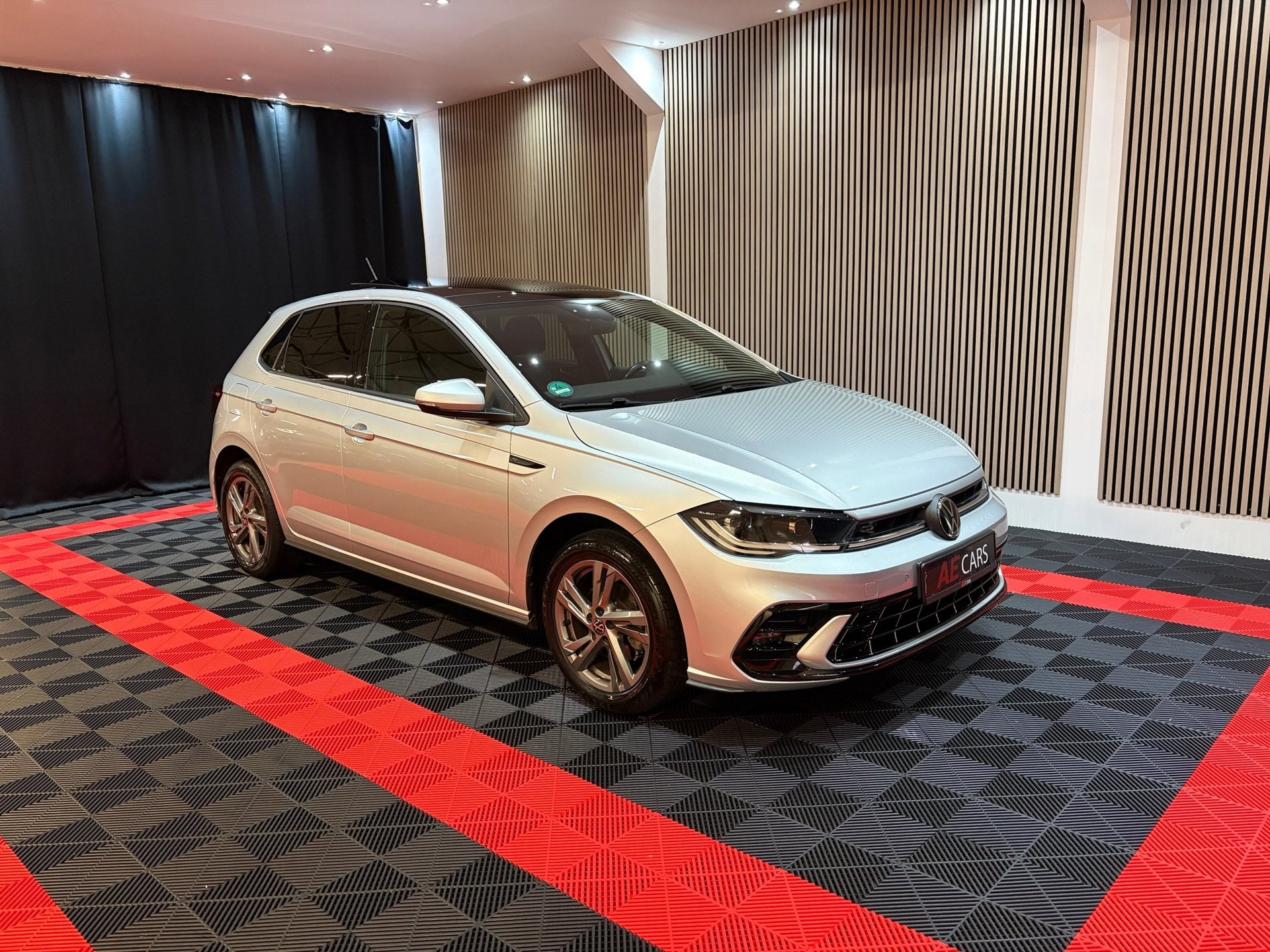 Volkswagen Polo 1.0 TSI R-Line Business Pano Navi Led IQ Lig, Auto's, Dealer onderhouden, Gebruikt, Zwart, Bedrijf
