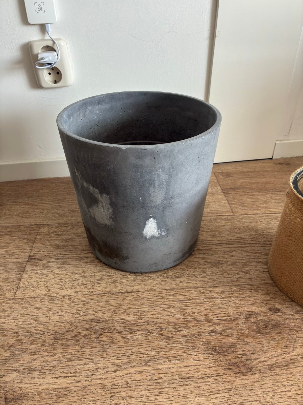 Grijze bloempot / plantenbak- gratis af te halen, Gebruikt, Rond, Binnen, Minder dan 40 cm