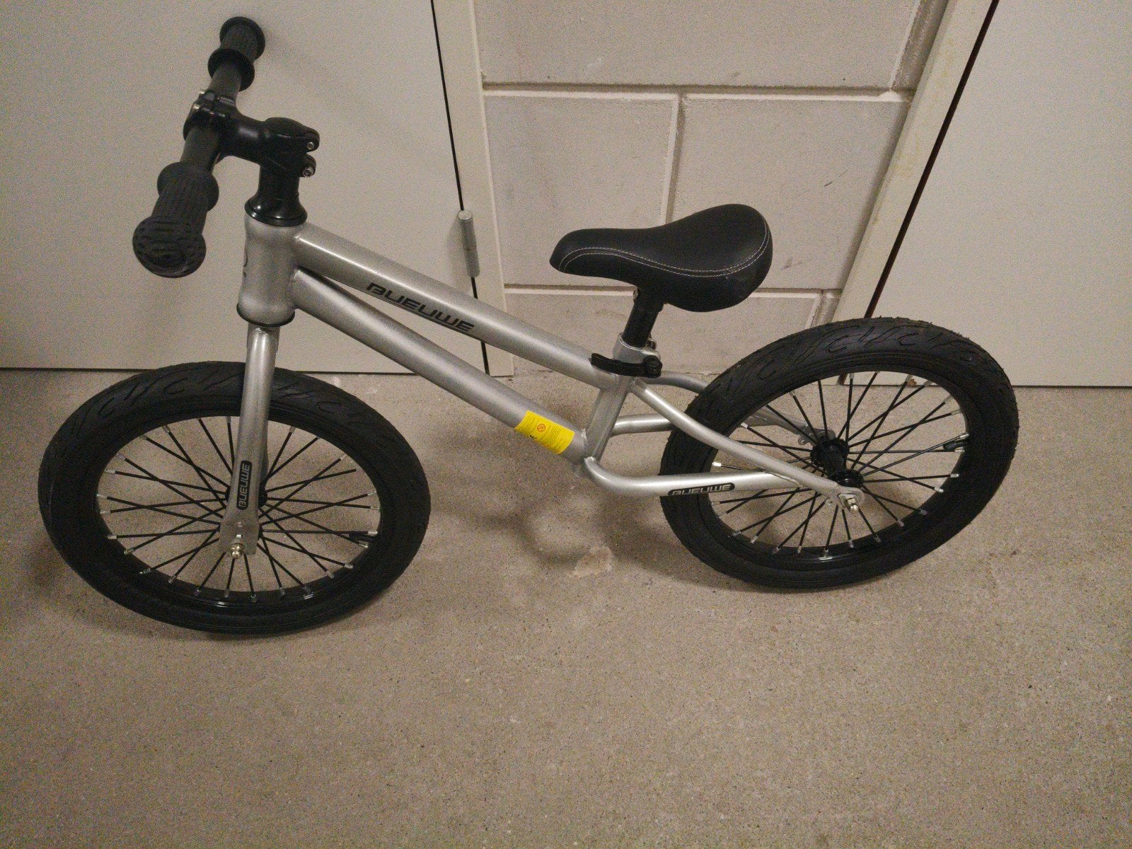 loopfiets 16inch, Fietsen en Brommers, Ophalen, Zo goed als nieuw, 16 tot 20 inch, Bueuwe
