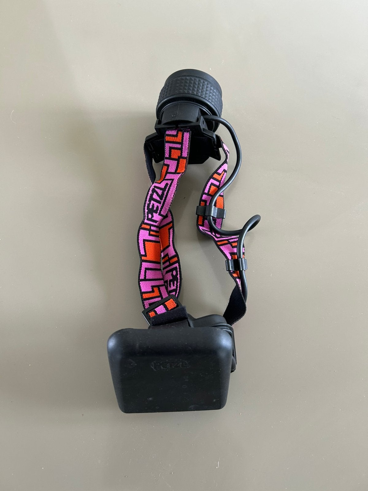 Hoofdlamp Petzl roze zwart, Ophalen of Verzenden, Gebruikt, Batterij