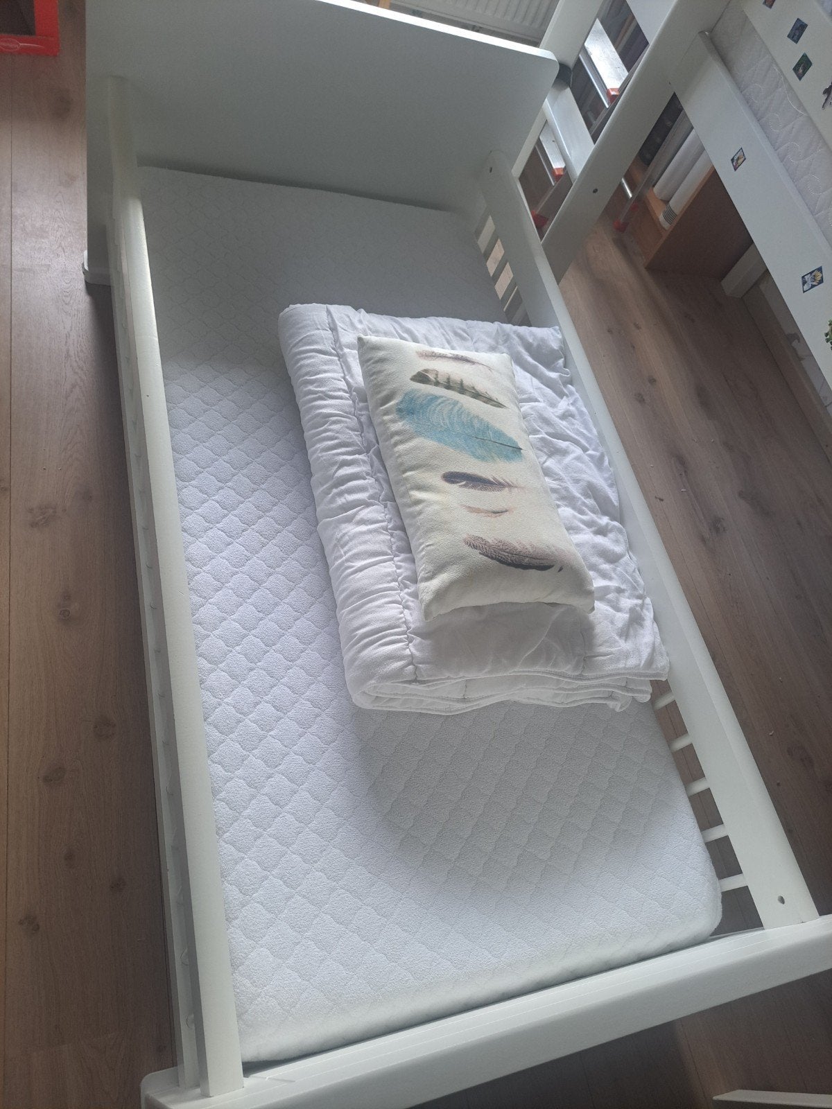 Kleuterbedje compleet met matras en beddengoed, Kinderen en Baby's, Gebruikt, 70 tot 85 cm, 140 tot 160 cm, Ophalen