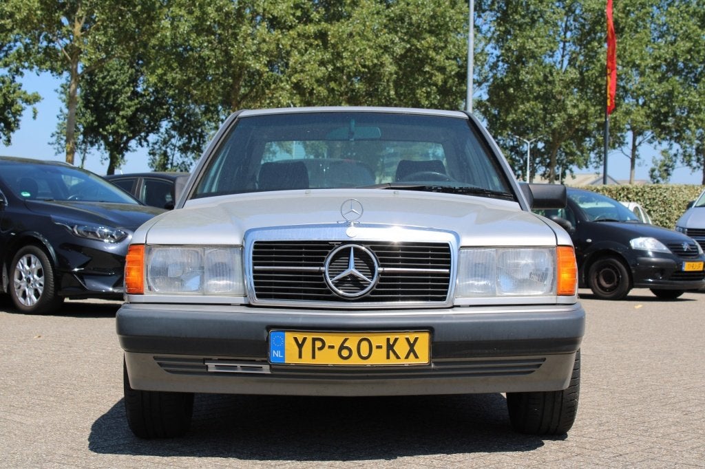 Mercedes-Benz 190-serie, kleine schade r-voor 1.8 E Basic, Auto's, Handgeschakeld, Sedan, Metallic lak, Achterwielaandrijving