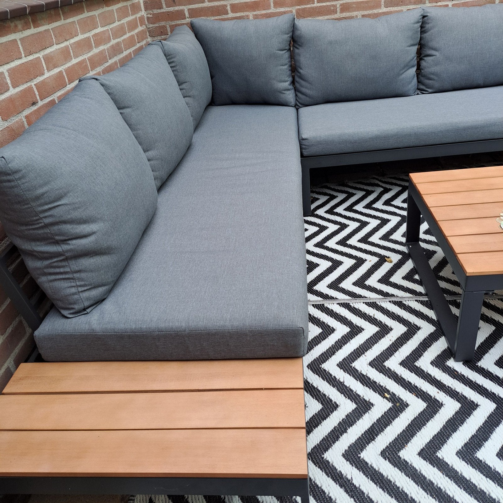 Moderne Loungeset met Houten Details en Grijs Kussen, Tuin en Terras, Tuinsets en Loungesets, Ophalen, 5 zitplaatsen, Bank, Loungeset
