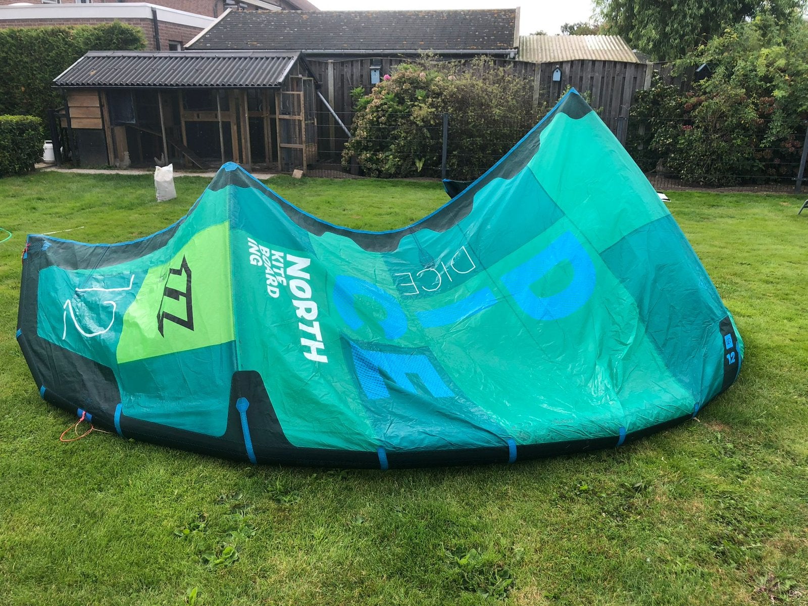Complete kitesurfset North Dice 2018 9m + 12m + Carbon board, Watersport en Boten, Kitesurfen, Twintip, Ophalen of Verzenden, Gebruikt