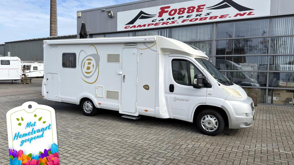 Queensbed met slechts 97dkm De Bavaria T73 Uit 2011|130PK, Caravans en Kamperen, Campers, Ringverwarming, Fiat, Airbags, Bedrijf