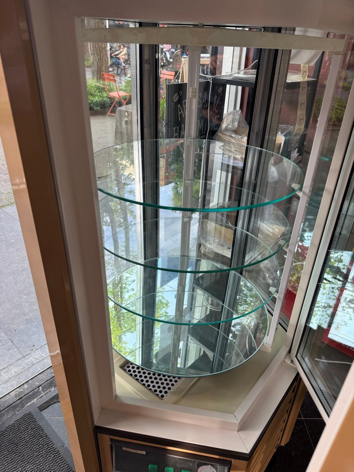 Scaiola zeshoekige koelvitrine / gebaksvitrine (op wieltjes), Ophalen