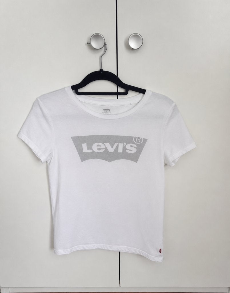 Levi’s T-shirt wit met zilveren glitterlogo – maat M (214), Kleding | Dames, Maat 38/40 (M), Wit, Ophalen of Verzenden, Zo goed als nieuw