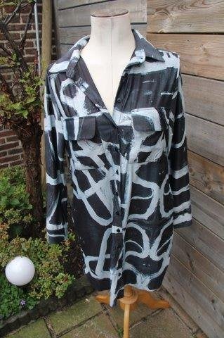 Doorknoopjurk zwart/ grijs Lizzy & Coco mt M travelstof V OP, Maat 38/40 (M), Zwart, Ophalen of Verzenden, Knielengte