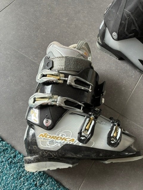 Nordica Skischoenen - Maat 27.5 - Inclusief Duijvestein tas, Sport en Fitness, Ophalen, 160 tot 180 cm, Gebruikt, Schoenen
