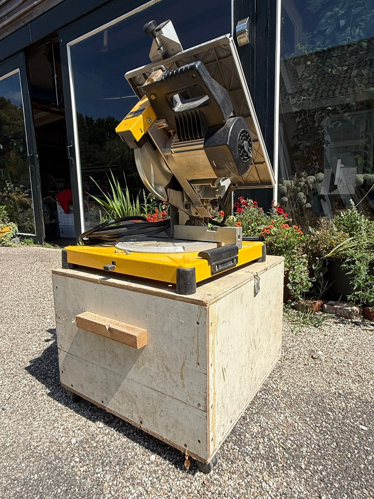 DeWalt DW710 Afkortzaag - Krachtig en Betrouwbaar, Ophalen, Gebruikt, 70 mm of meer, Afkortzaag