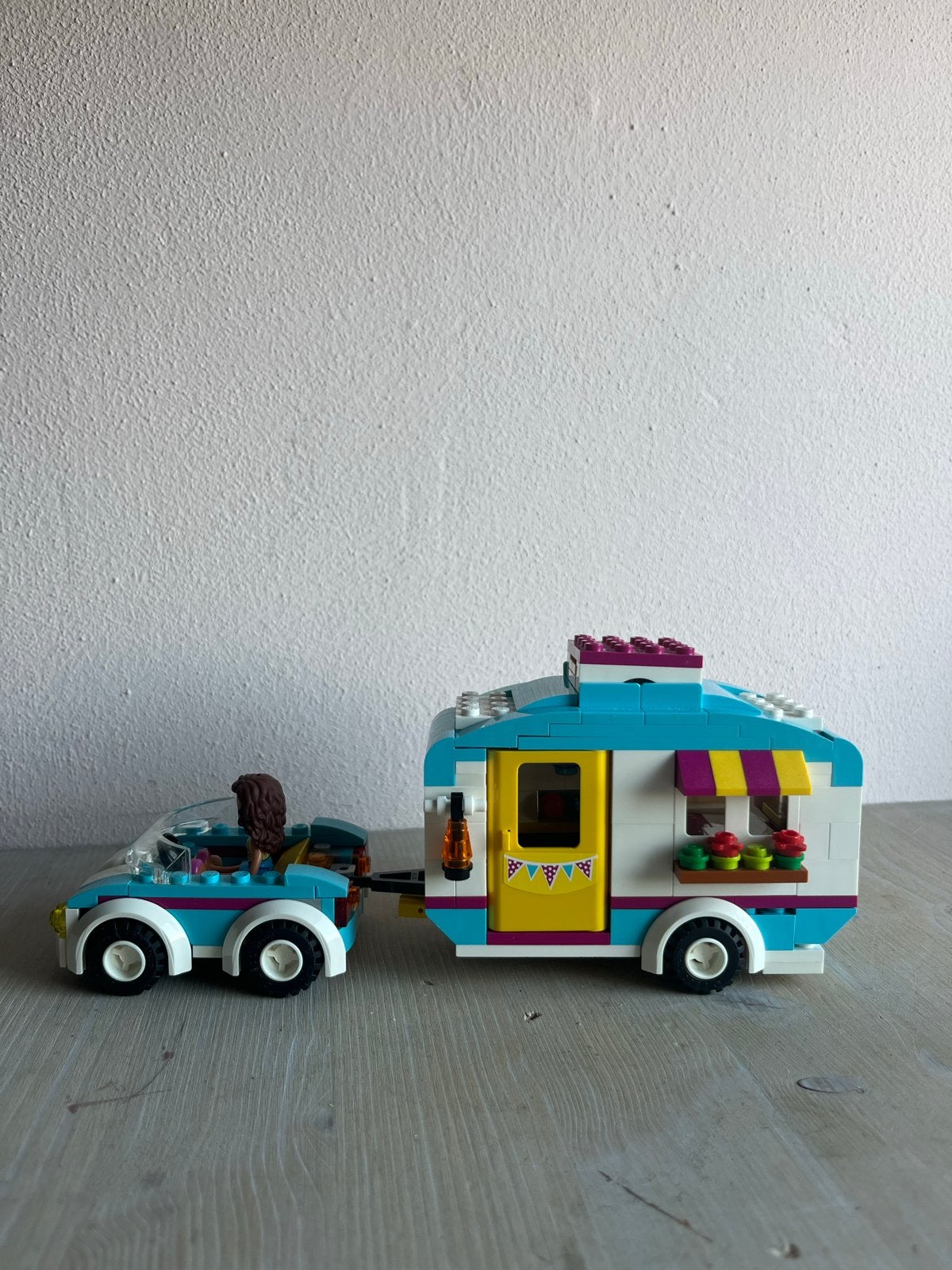 Lego Friends Camper met auto en accessoires, Ophalen of Verzenden, Zo goed als nieuw, Overige merken