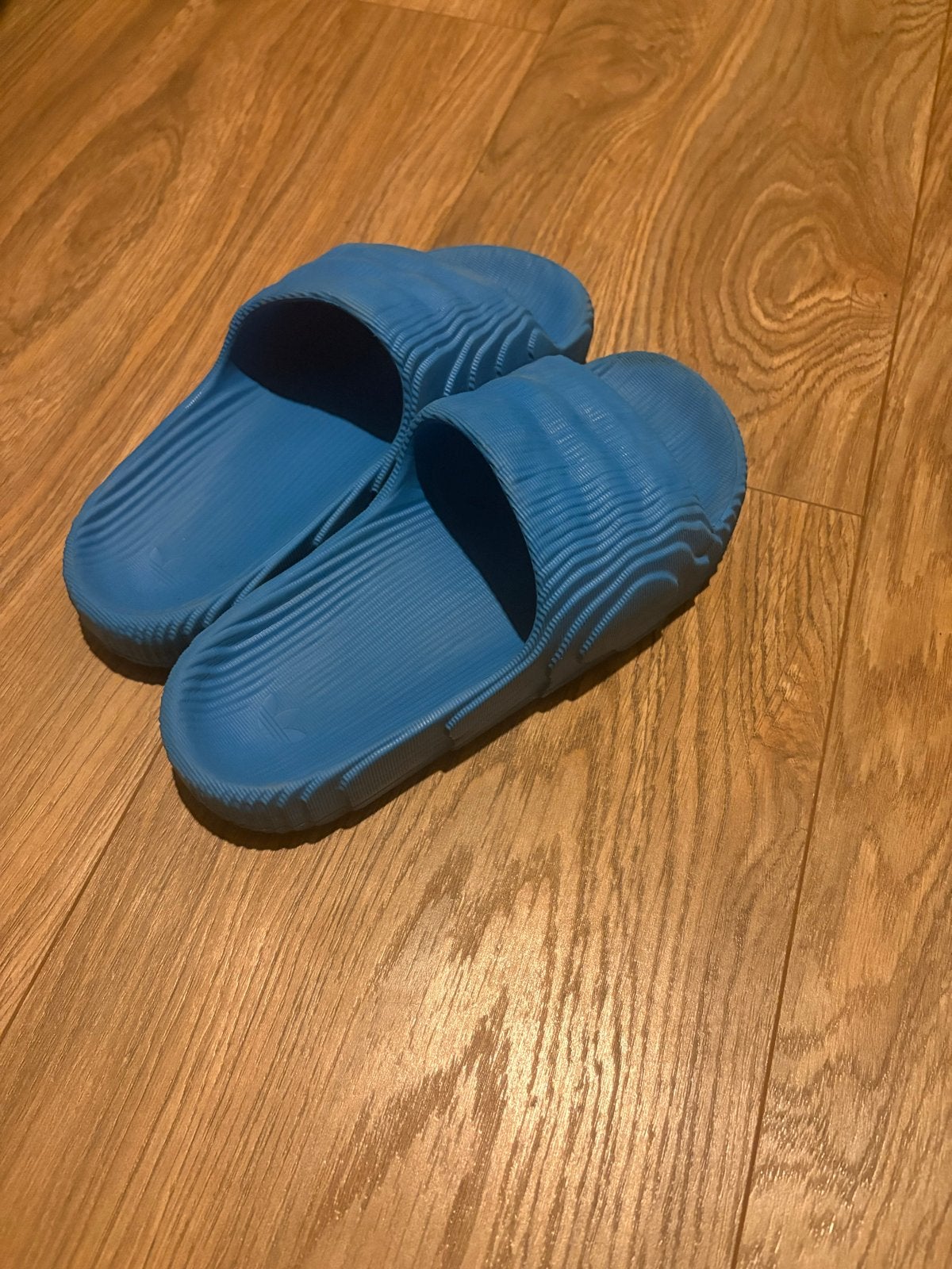 Adidas Adilette Slippers - Blauw, Ophalen, Gedragen, Blauw, Slippers