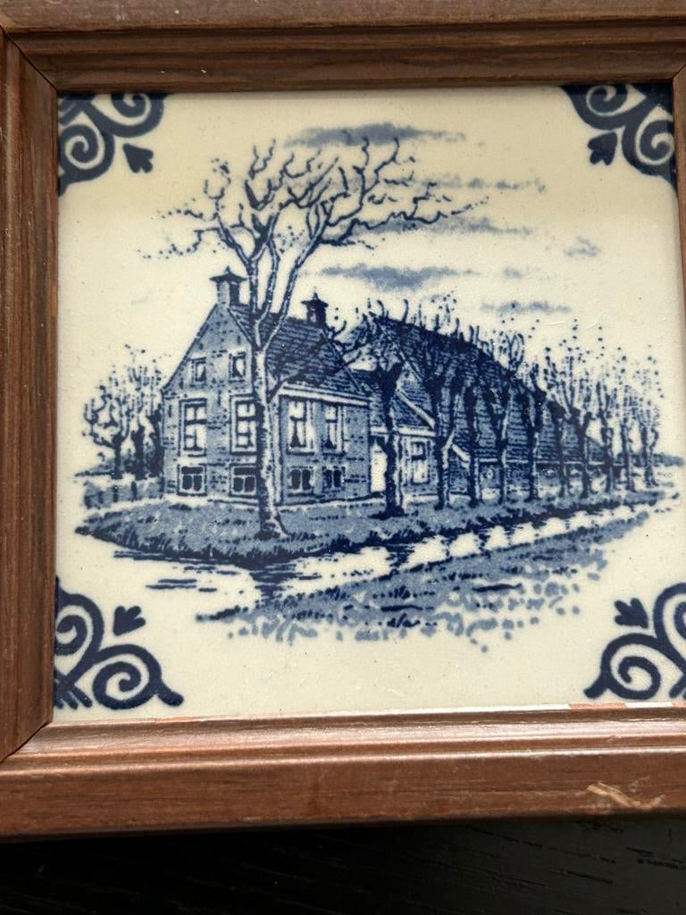 Klein ingelijst wandtegeltje van Delfts blauw, Antiek en Kunst, Antiek | Wandborden en Tegels, Ophalen of Verzenden