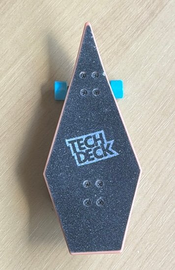 Zeldzaam tech deck vinger skatebord, Ophalen of Verzenden, Zo goed als nieuw, Schaalmodel