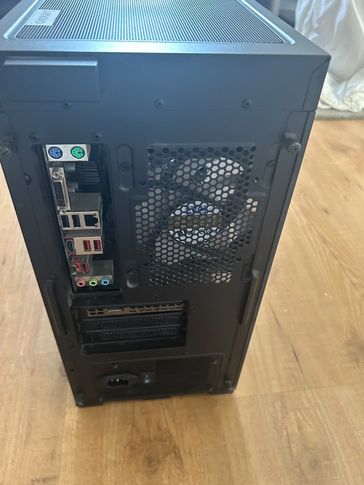 Foto 4 van Lenovo Legion Gaming PC