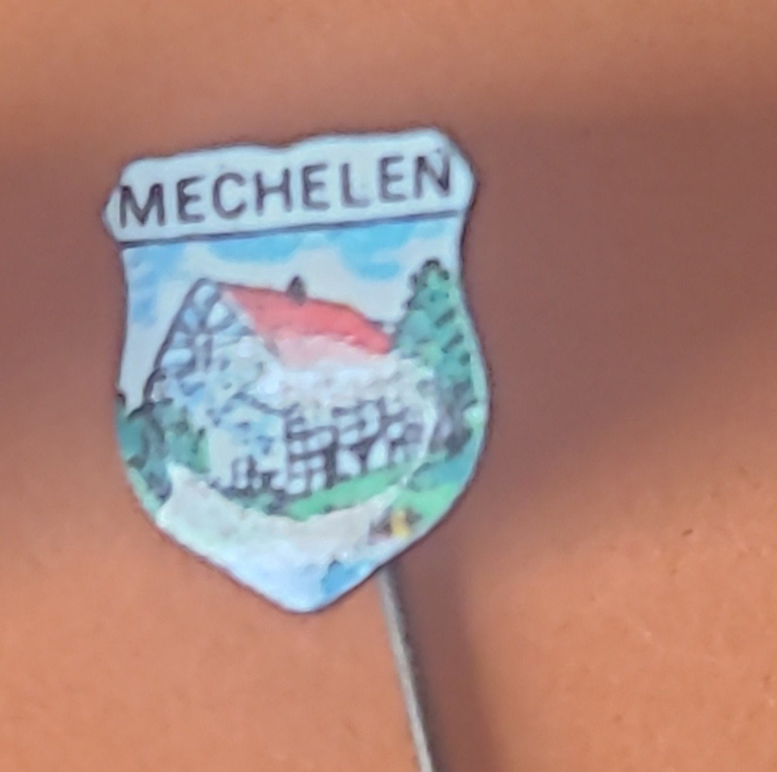 Emaille speldje Mechelen, Verzamelen, Speldjes, Pins en Buttons, Verzenden