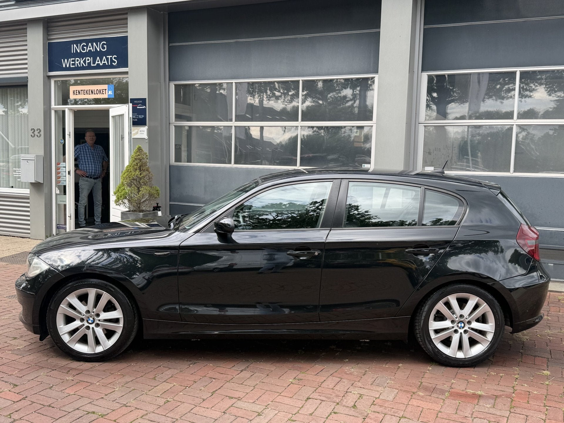 BMW 1-serie 118i Business Line leer,16inch,clima,airco 2010, 1-Serie, Achterwielaandrijving, Zwart, Automatische klimaatregeling