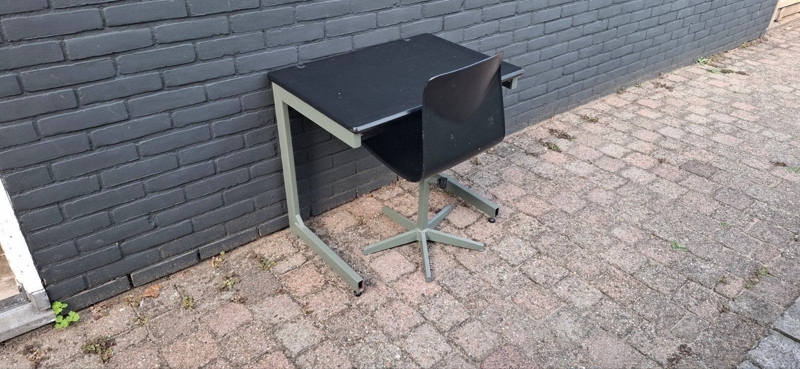 Gebruikt schoolbureau met stoel, Huis en Inrichting, Bureaus, Gebruikt, Schoolbureau, Overige merken, Modern, Metaal, Zwart, Met lades