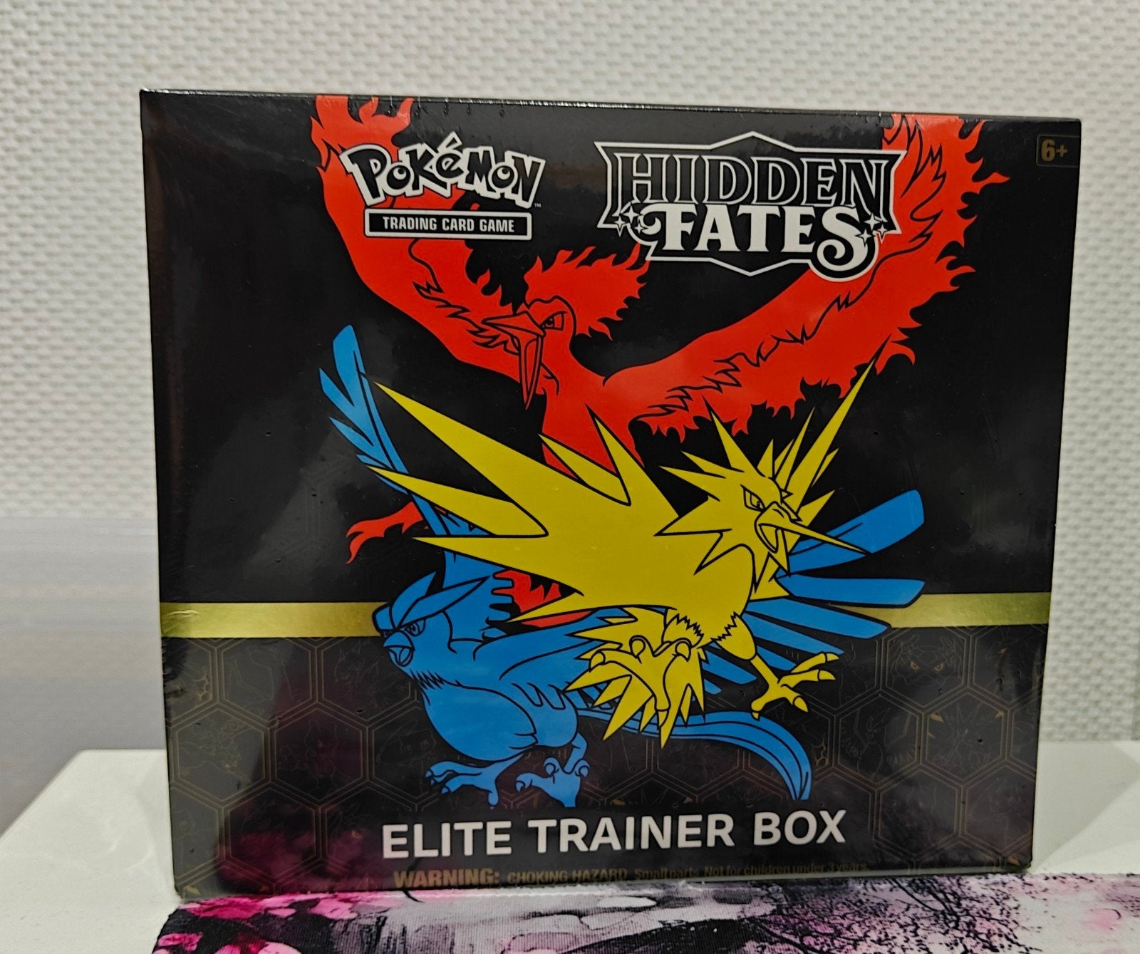 Pokémon TCG: Hidden Fates Elite Trainer Box (ETB), Ophalen of Verzenden, Nieuw, Overige typen, Foil