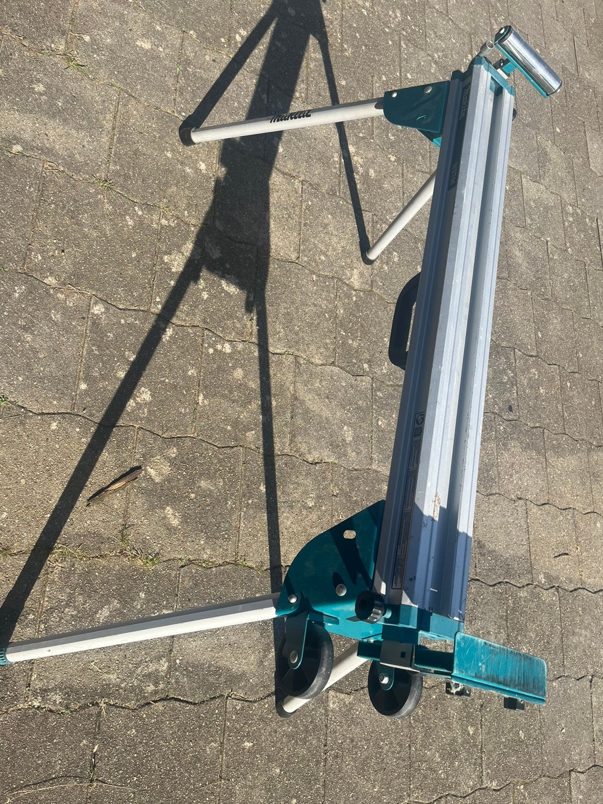 Foto 5 van Makita afkortzaag met onderstel