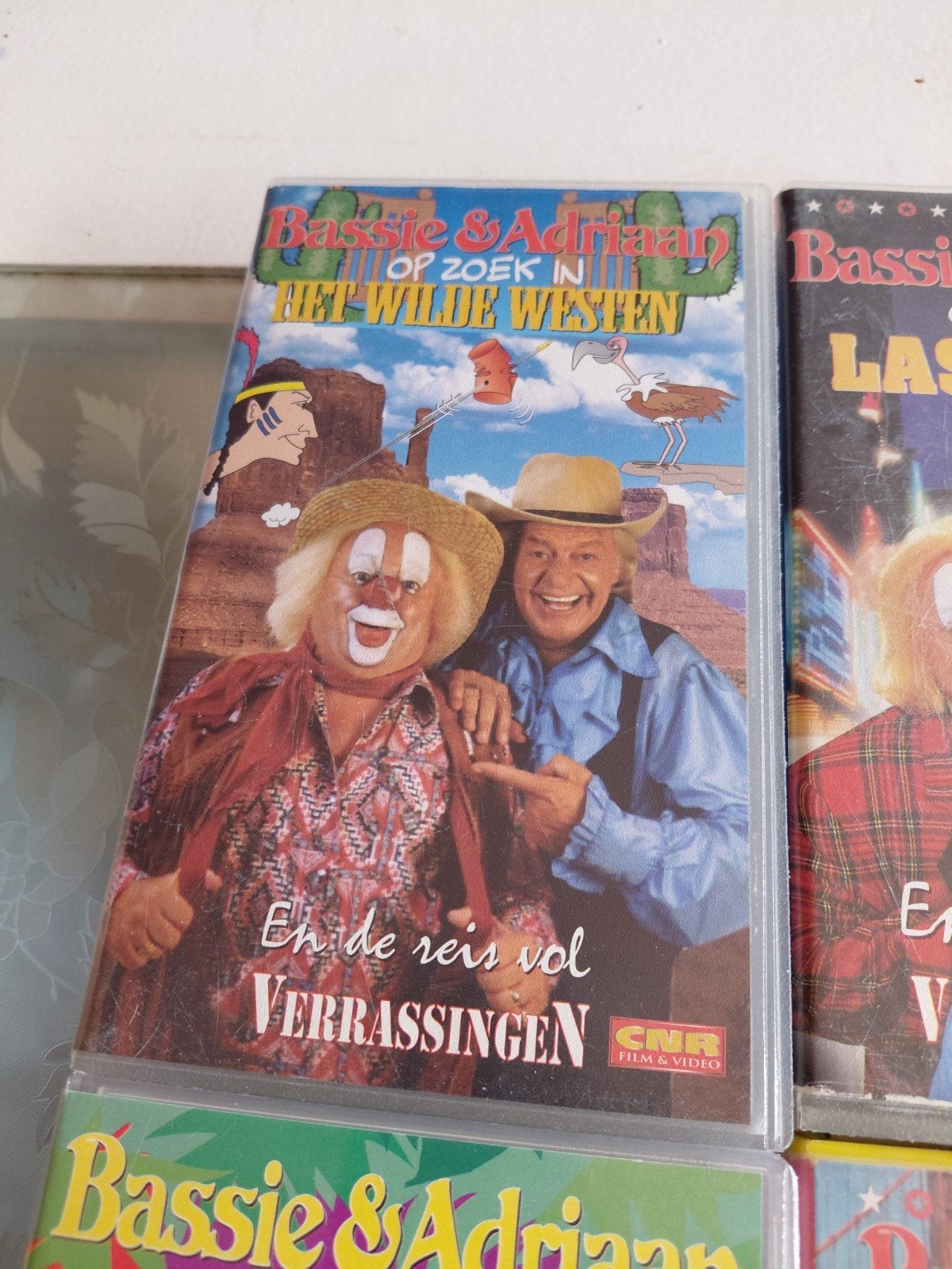 Bassie & Adriaan Amerika serie - 4x VHS banden CNR set, Cd's en Dvd's, Ophalen of Verzenden, Gebruikt, Kinderprogramma of -film
