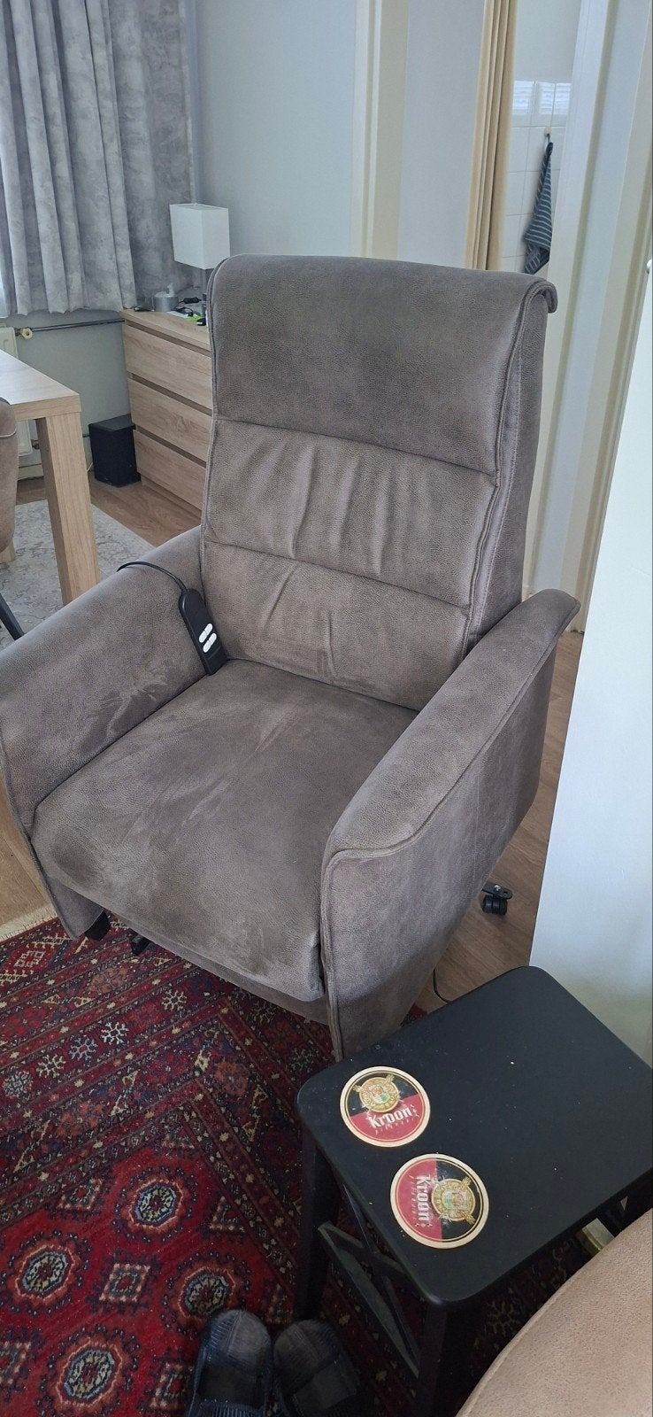 Comfortabele grijze relaxfauteuil met elektrische bediening, Ophalen, Gebruikt, Eén, Modern