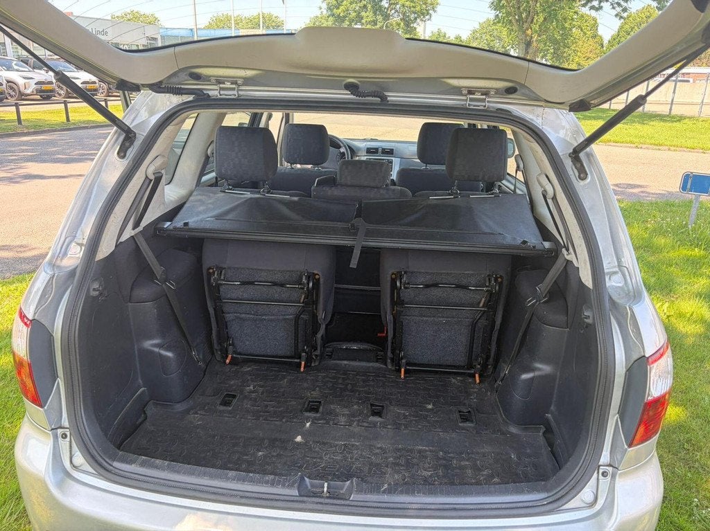 Toyota Avensis Verso 2.0i Linea Luna 7 persoons Airco,cruise, Auto's, Voorwielaandrijving, 1998 cc, Stof, Zwart