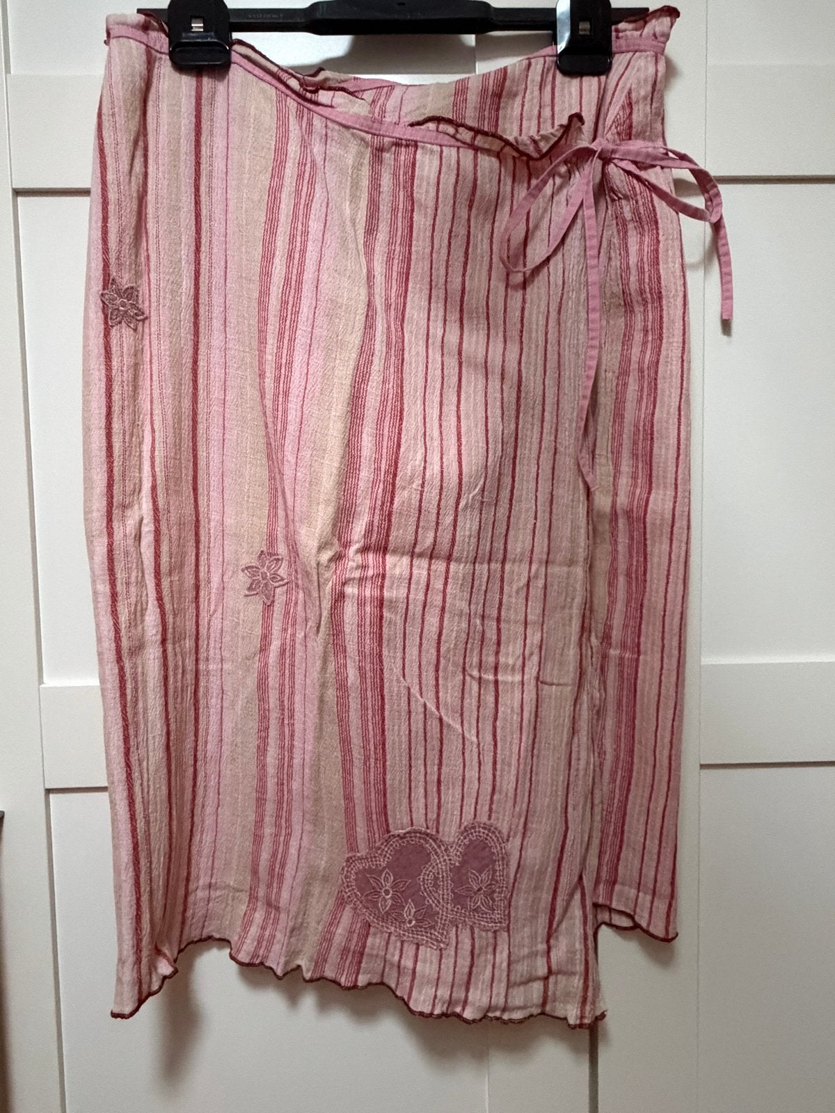 Komodo Leuke roze gestreepte wikkelrok met hartjes, Kleding | Dames, Rokken, Ophalen of Verzenden, Zo goed als nieuw, Roze, Maat 36 (S)