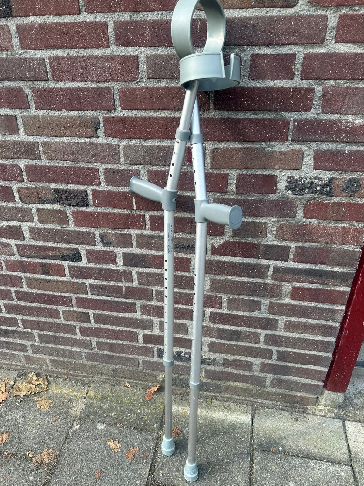 Elleboog krukken, Ophalen, Zo goed als nieuw