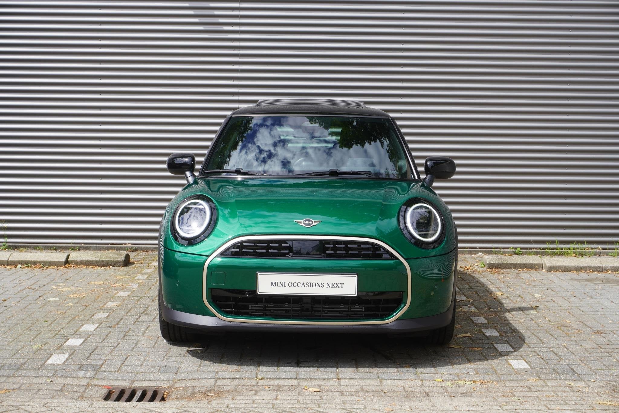 MINI 3-deurs 1.5 Cooper C Blackyard | Favoured Trim | Pakket, Auto's, Stof, 156 pk, Met garantie (alle), 4 stoelen