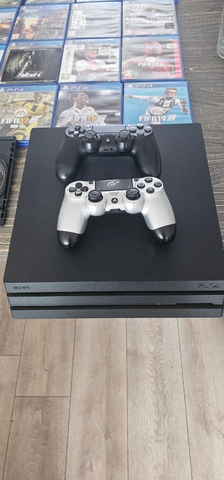 PlayStation 4 Pro 1TB + 2 Controllers (incl. GT Edition), Met 2 controllers, Ophalen of Verzenden, 1 TB, Pro