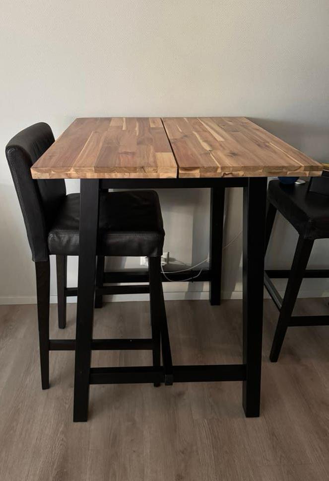 Hoge IKEA Tybyn bartafel met 2 Henriksdal barkrukken, Ophalen, Gebruikt