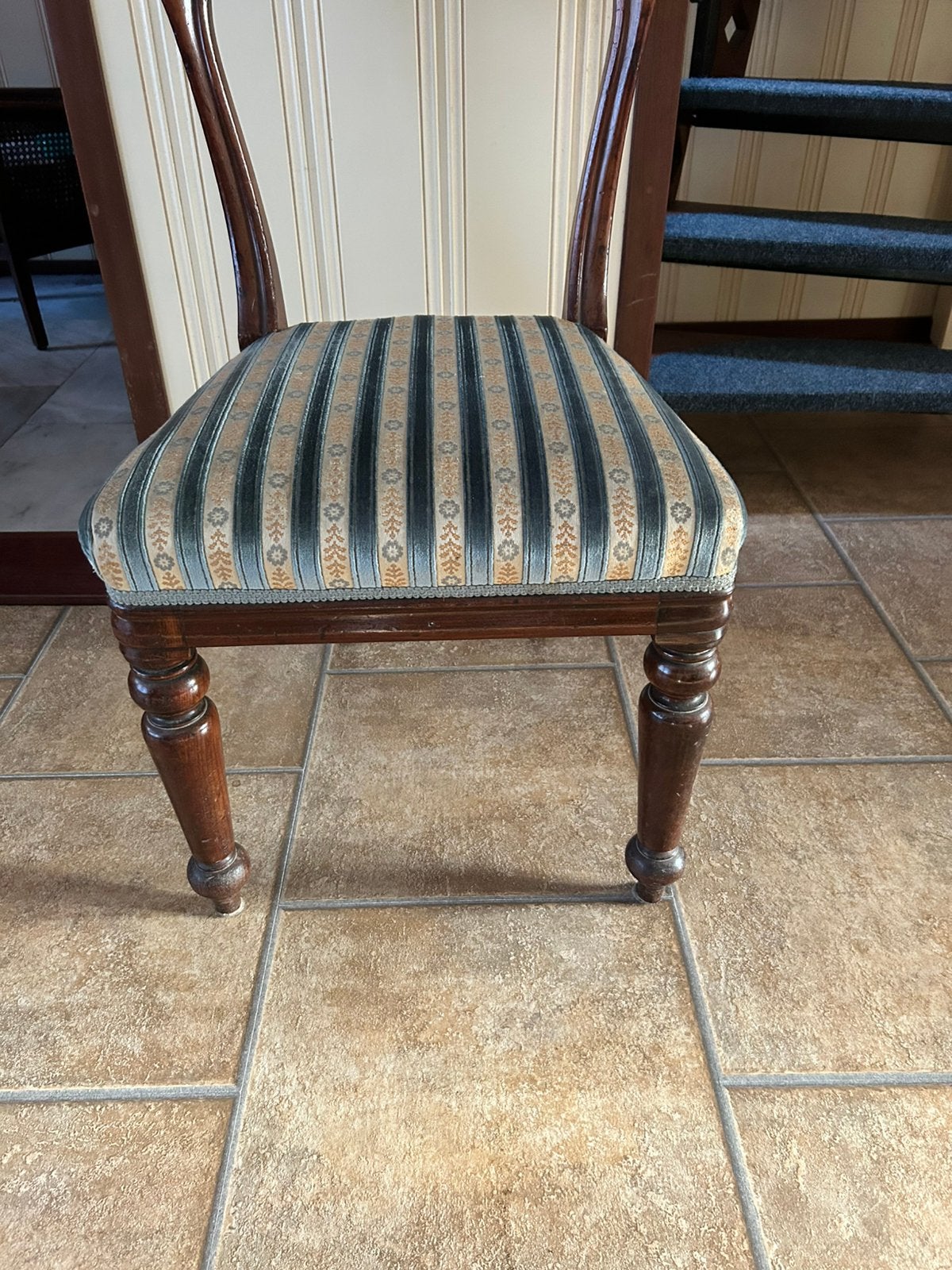 Set van 4 klassieke houten stoelen – stevig, netjes., Ophalen