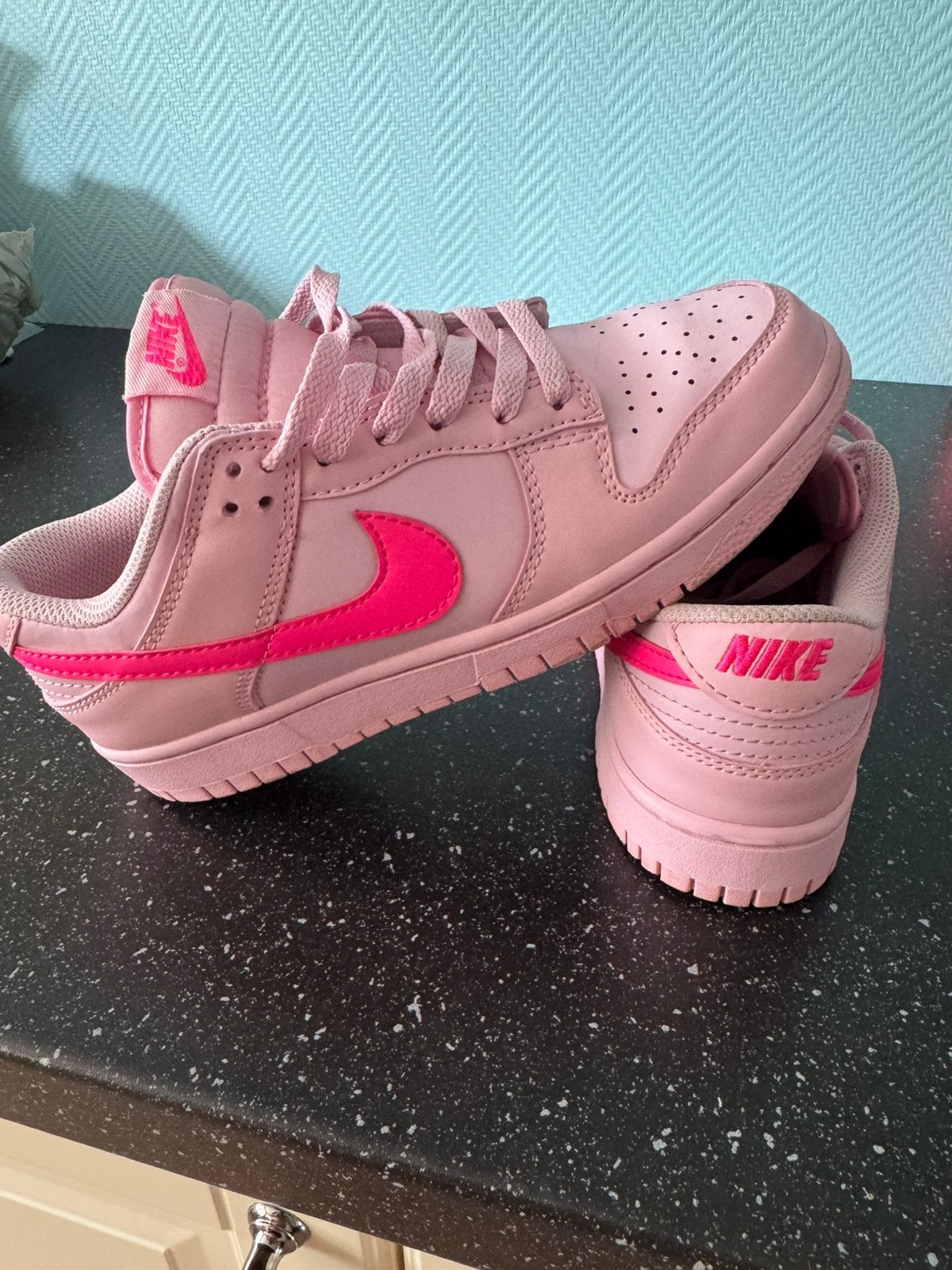 Nike dunk low triple Pink, Ophalen of Verzenden, Roze, Sneakers of Gympen, Zo goed als nieuw